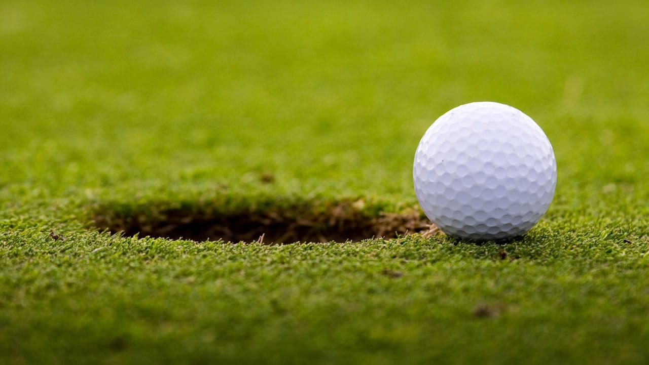 La importancia de una buena alineación de la columna vertebral para el golf